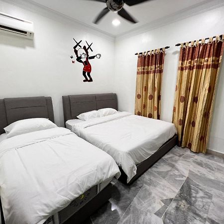 Bearbrick Homestay With Pool Port Dickson Buitenkant foto