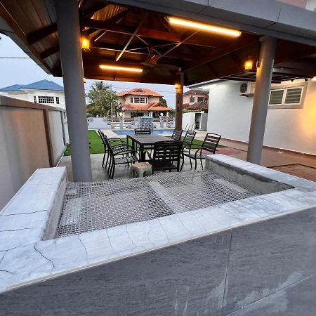 Bearbrick Homestay With Pool Port Dickson Buitenkant foto