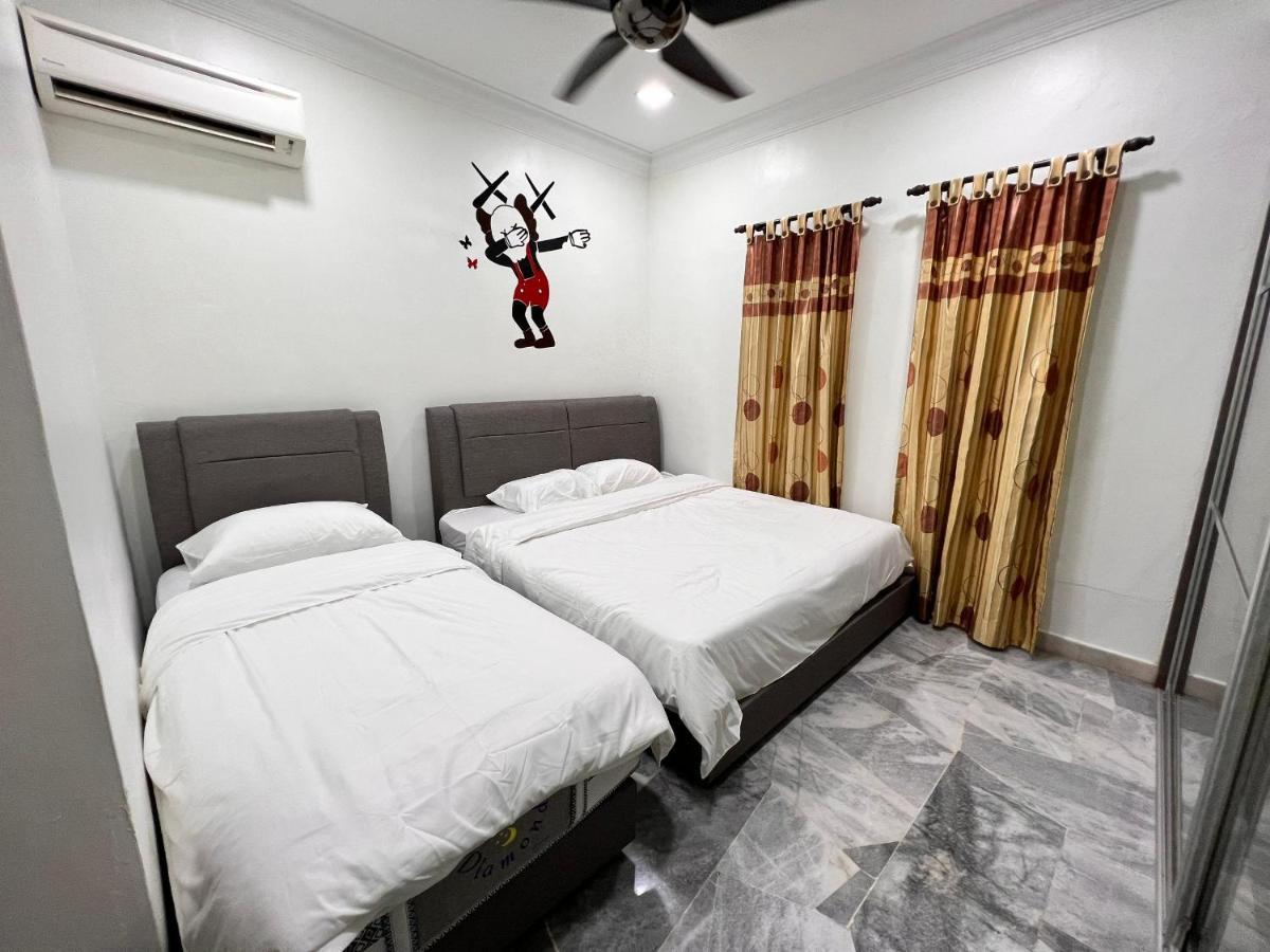 Bearbrick Homestay With Pool Port Dickson Buitenkant foto