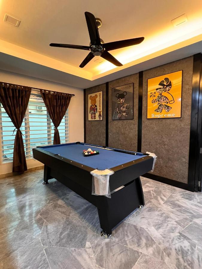 Bearbrick Homestay With Pool Port Dickson Buitenkant foto
