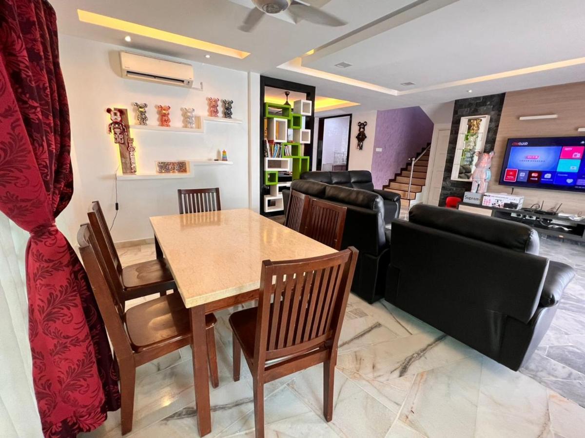 Bearbrick Homestay With Pool Port Dickson Buitenkant foto