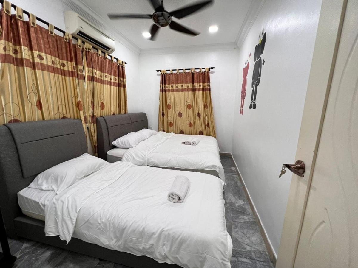 Bearbrick Homestay With Pool Port Dickson Buitenkant foto