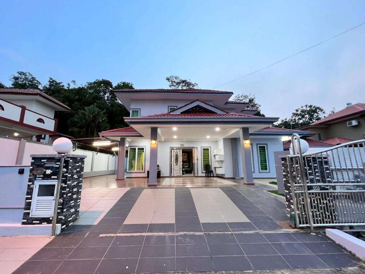 Bearbrick Homestay With Pool Port Dickson Buitenkant foto