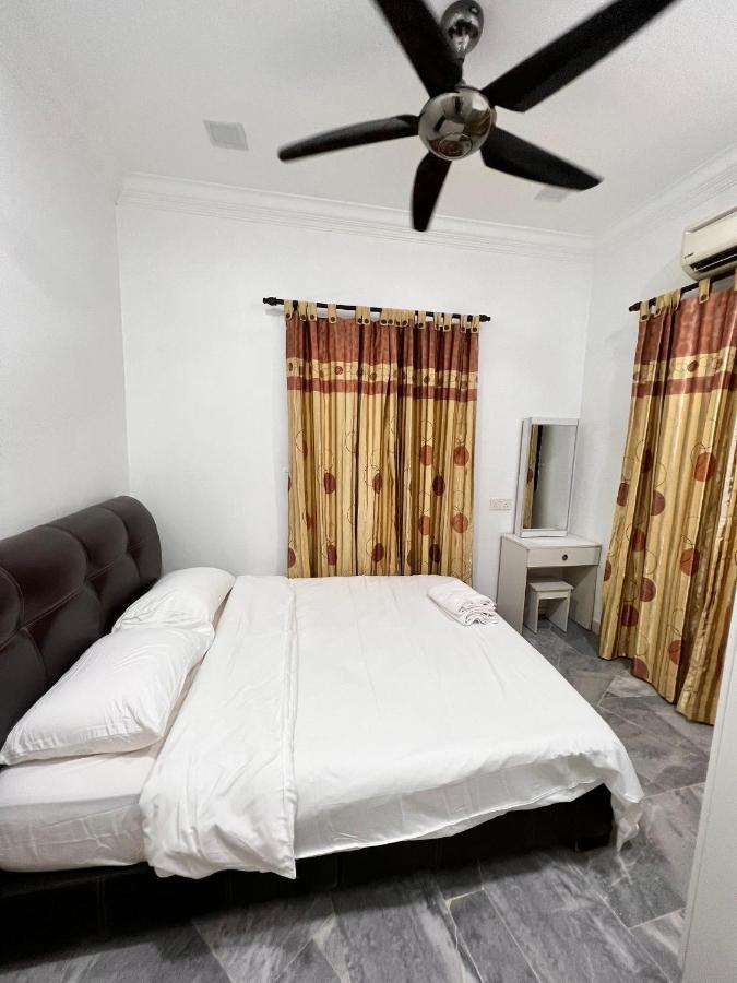 Bearbrick Homestay With Pool Port Dickson Buitenkant foto