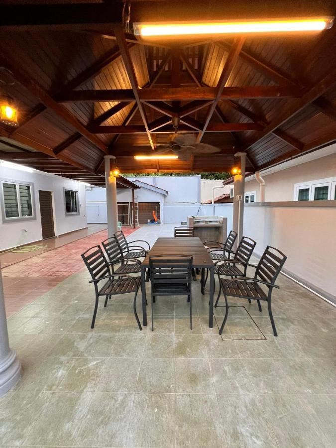 Bearbrick Homestay With Pool Port Dickson Buitenkant foto